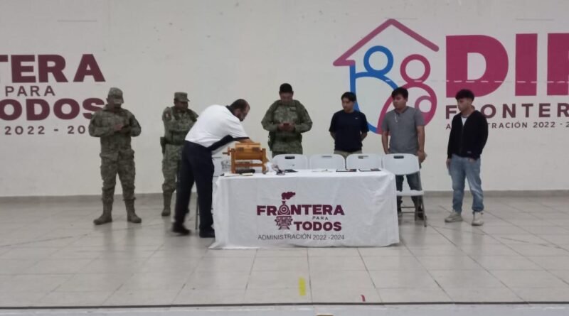 Participan jóvenes en sorteo militar clase 2006