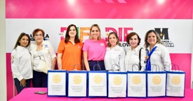 Encabeza Mavi Sosa entrega de prótesis de mama a mujeres de Monclova