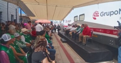 Reciben con entusiasmo el Dr. Vagón en Frontera; ofrece atención médica gratuita y con calidad