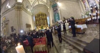 El Santo Cristo vuelve a su capilla tras recibir la fe de miles