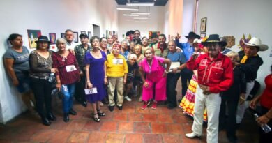 Disfrutan adultos mayores de la Región Centro la primera edición de “Bailando por tu Bienestar”       